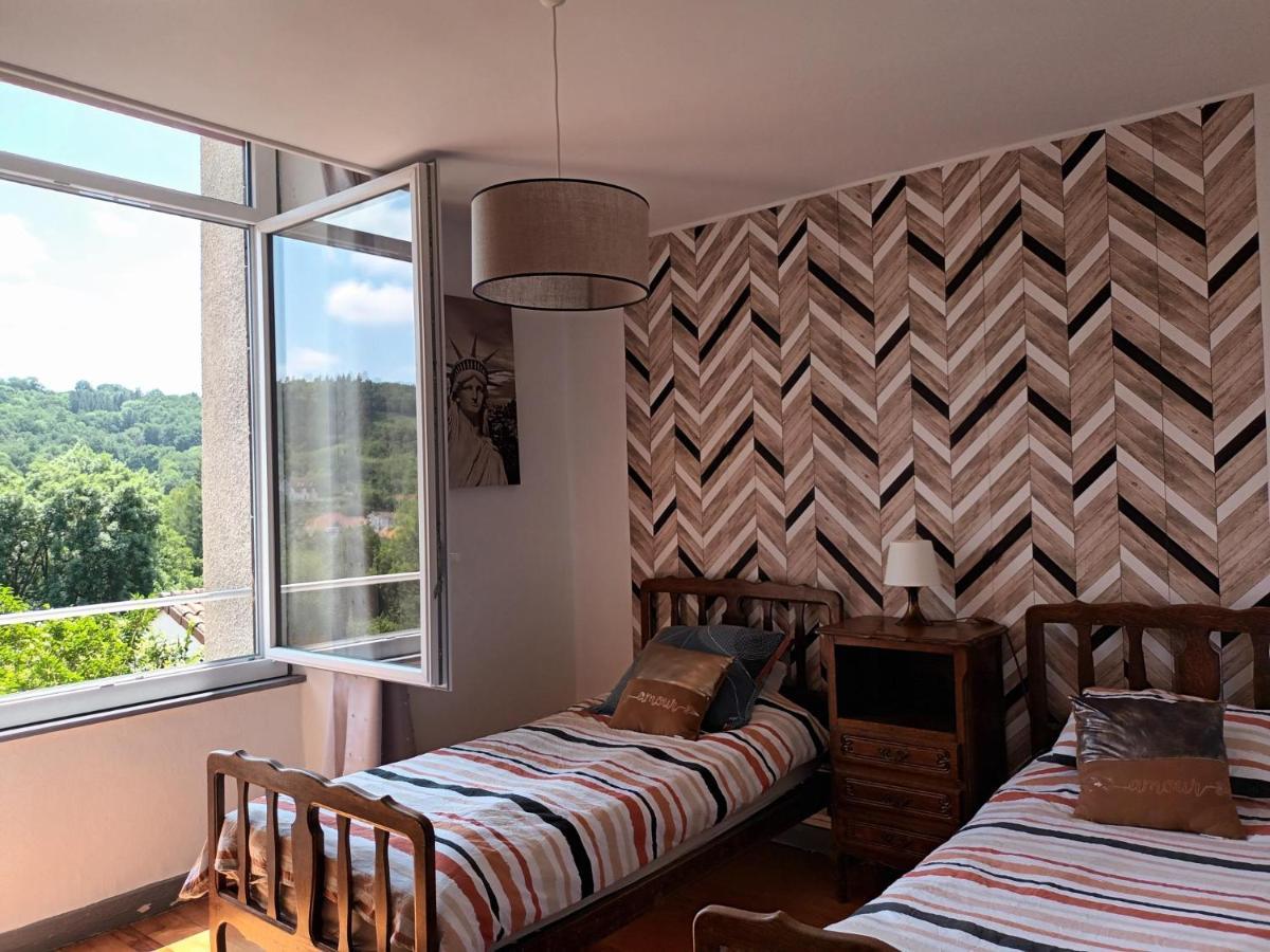 Appartement Chaleureux De 82M2 Proche De Vulcania Pontaumur Exterior foto